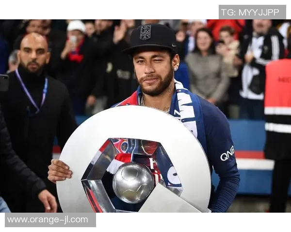 巴黎圣日耳曼击败里昂，成功卫冕法甲冠军，内马尔两射成英雄