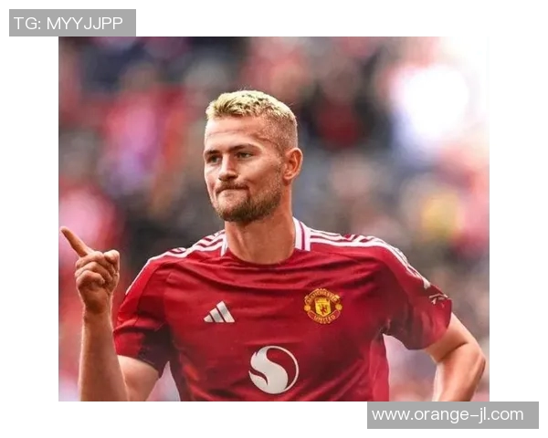 德里赫特荣耀入选国家队,备战亚洲杯展现新希望 德里赫特荣耀入选国家队,备战亚洲杯展现新希望