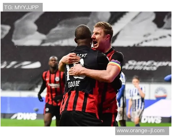 多特蒙德客场大胜法兰克福,德甲冲冠前景再度浮现 多特蒙德客场大胜法兰克福,德甲冲冠前景再度浮现