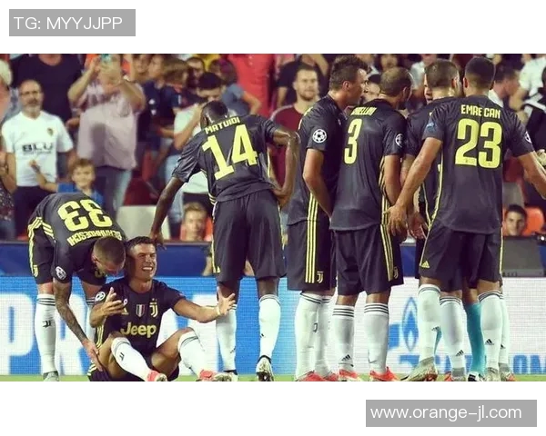 尤文图斯豪取法国国脚，球迷扎堆论接班C罗之路